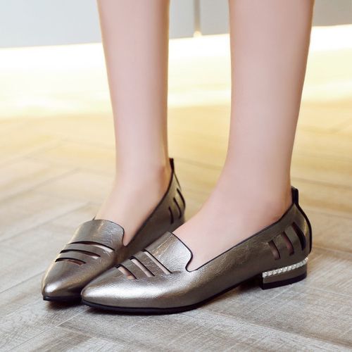 Women Soft Leather Low Heeled Chunky Heels Pumps